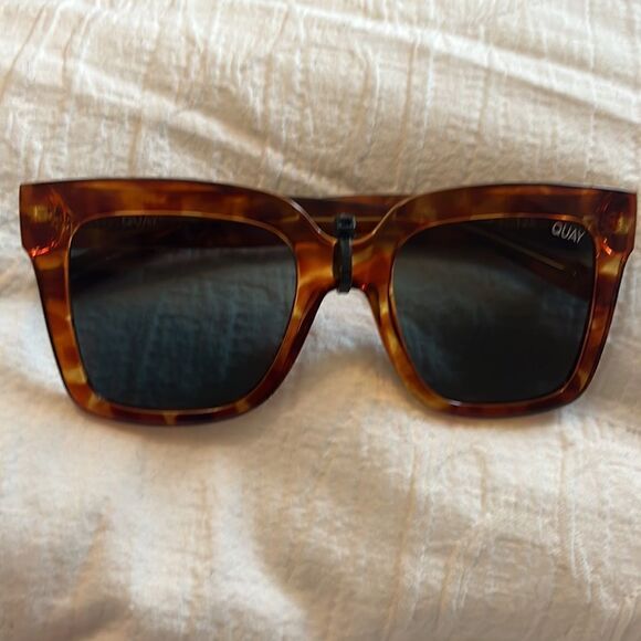 Quay Australia NWT Icy Sunglasses Orange Tortoise/Green Lens